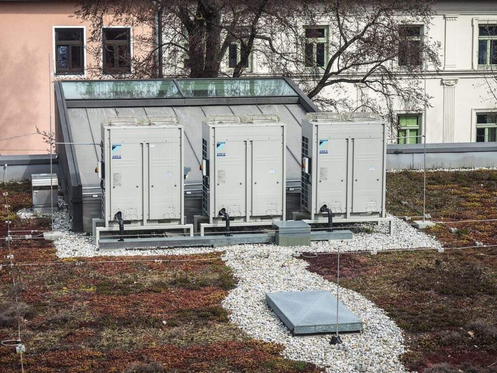 Unidades exteriores de aire acondicionado Daikin en cubierta